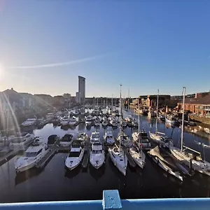  Apartment The Quay - Harbour View - By Tifa Stays